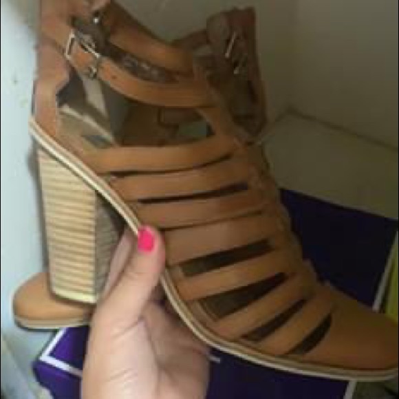 Heels - Picture 1 of 8